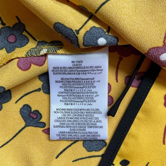 BCBGeneration NWT Yellow Floral Print Collared Wrap Front Blouse Xsmall Women’s - Picture 12 of 13